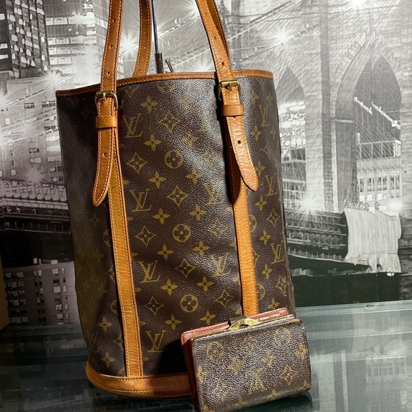 Authentic Louis Vuitton Monogram Bucket Bag and Louis Vuitton Kisslock Wallet - Picture 7 of 17